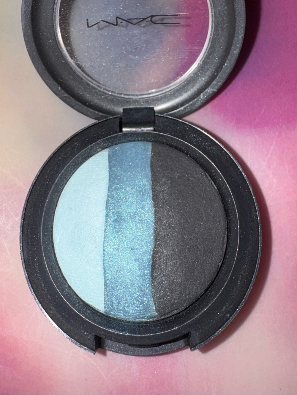 MAC Blue my mind eyeshadow